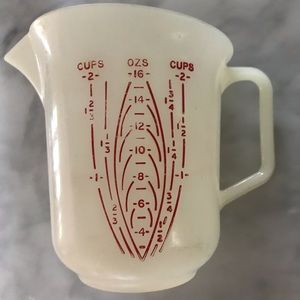 Vintage 2 cup Tupperware Measuring Cup